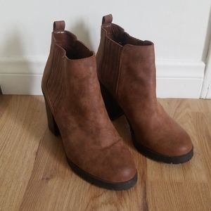 Brown booties size 9 sam & libby